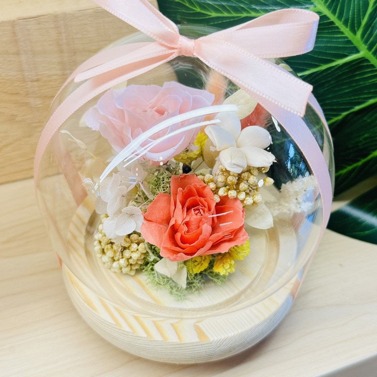 母親節限量版！ 用 永生花玻璃花盅搭配手拿包 呵護媽媽面面俱到11*17公分下單處  915